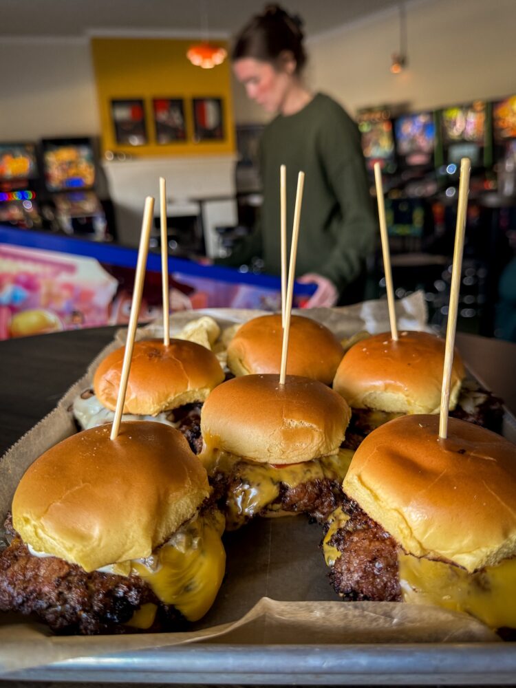 585531796_1236757008476751_7330341184853048208_n Burgers and pinball at The Outsider