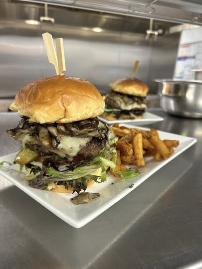 Wander In mushroom swiss burger