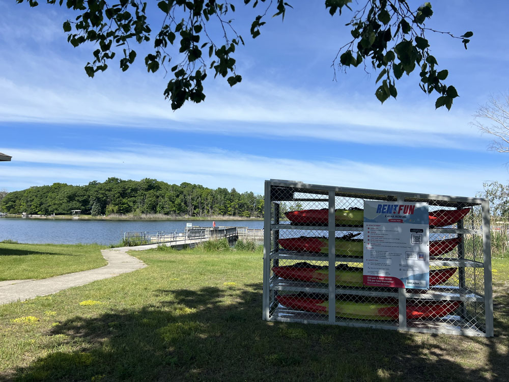 IMG_5039 Kayak rental kiosk at Grebe Park