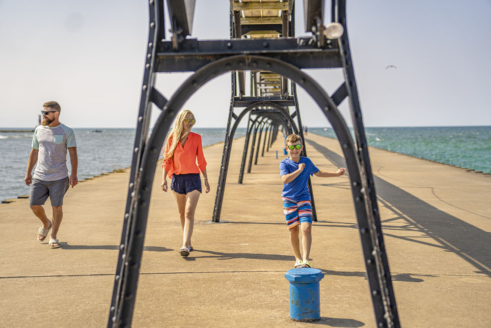 Manistee-48824 Family walking the pier at Fifth Ave Beach